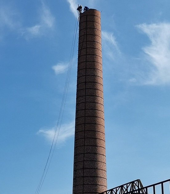 呼伦贝尔烟囱拆除公司怎样解决烟囱拆除内放料渣土清运？