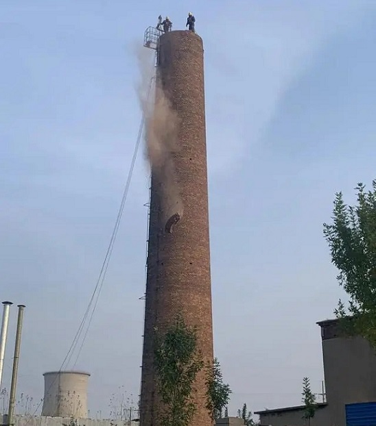 襄樊烟囱拆除公司:安全与环保,高效拆除服务