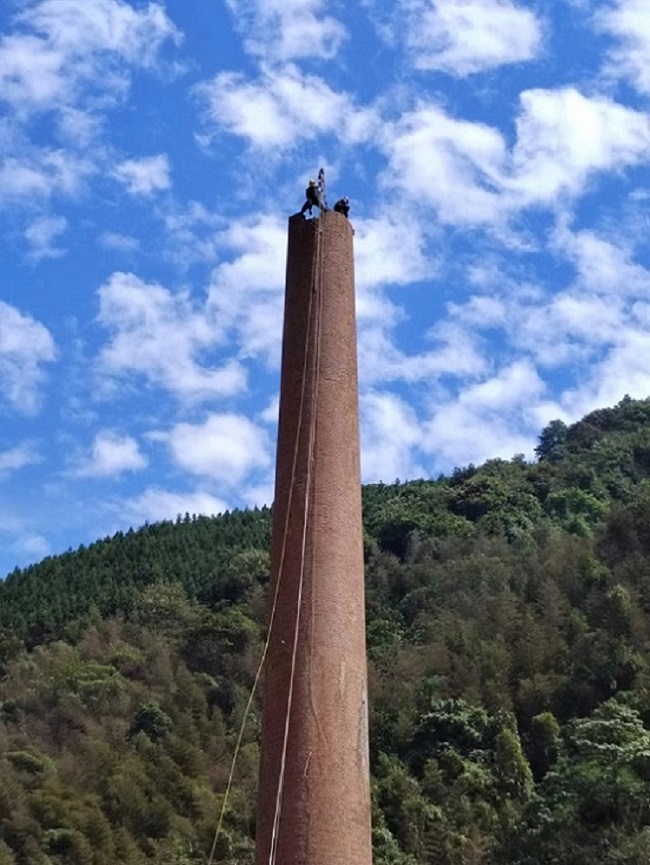 烟囱拆除：为什么说专业=省钱+省心+保安全？